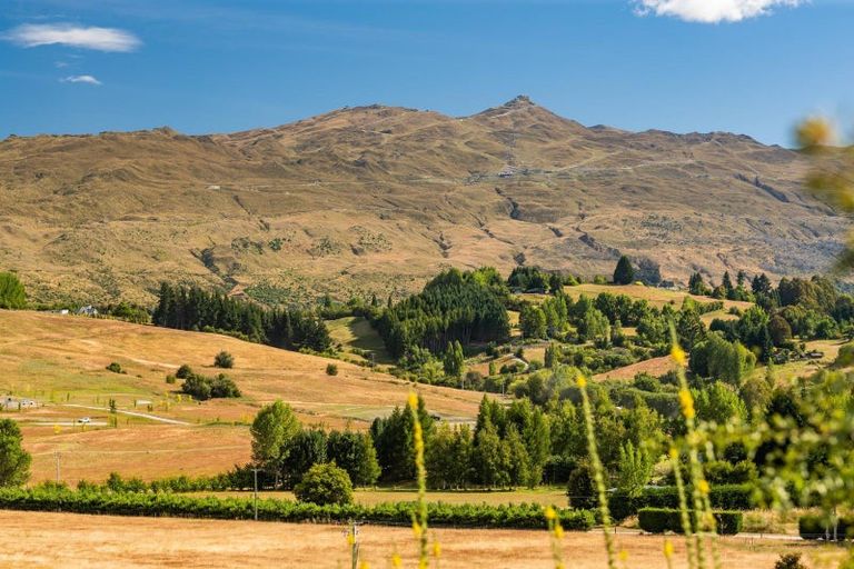 Photo of property in 12 Fitzpatrick Road, Dalefield, Queenstown, 9371