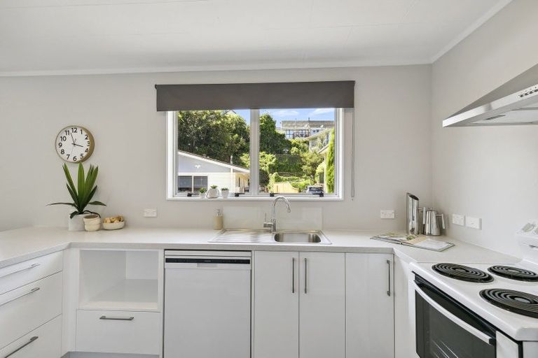 Photo of property in 5 Burdendale Grove, Churton Park, Wellington, 6037