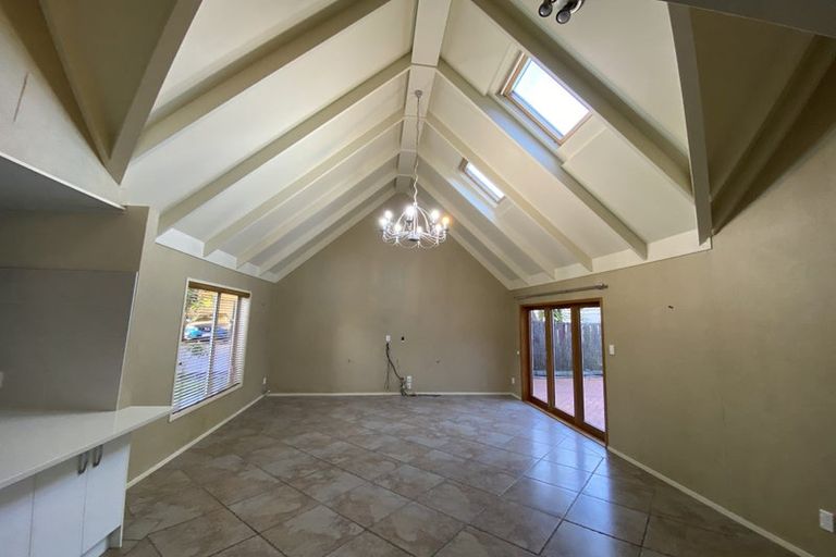 Photo of property in 8 Sanctuary Point, Sunnyhills, Auckland, 2010