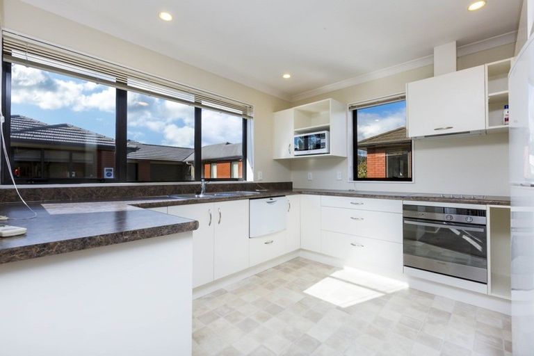 Photo of property in 4b Savage Crescent, Upper Hutt Central, Upper Hutt, 5018