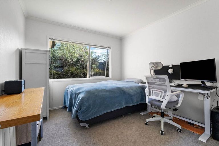Photo of property in 142 Oaktree Avenue, Browns Bay, Auckland, 0630