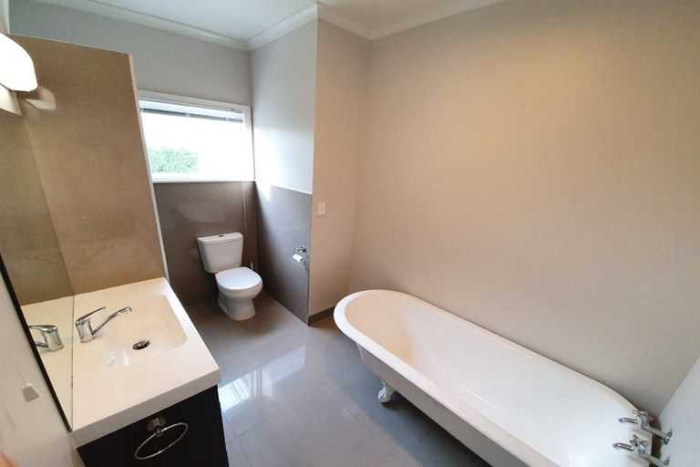 Photo of property in 38 Knowles Street, Terrace End, Palmerston North, 4410