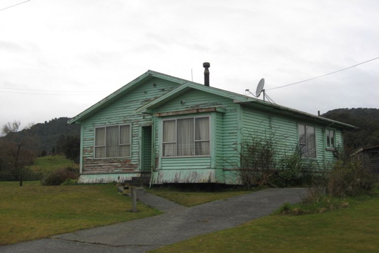 Photo of property in 30 Hall-jones Street, Runanga, 7803