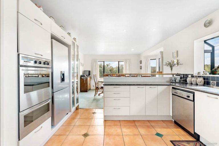 Photo of property in 16 Sunny Crescent, Huapai, Kumeu, 0810