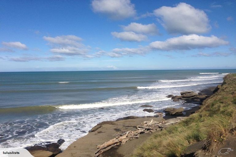 Photo of property in 17 Pingao Place, Waiinu Beach, Whanganui, 4588