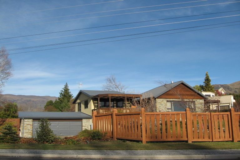 Photo of property in 65 Kennedy Crescent, Wanaka, 9305