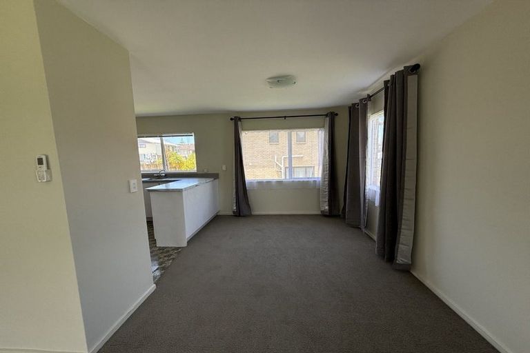 Photo of property in 91 Triangle Road, Massey, Auckland, 0614