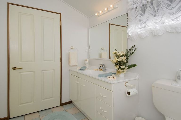 Photo of property in 60 Grantston Drive, Pyes Pa, Tauranga, 3112