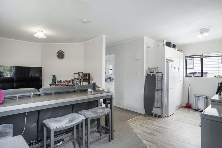 Photo of property in 53 Universal Drive, Henderson, Auckland, 0610