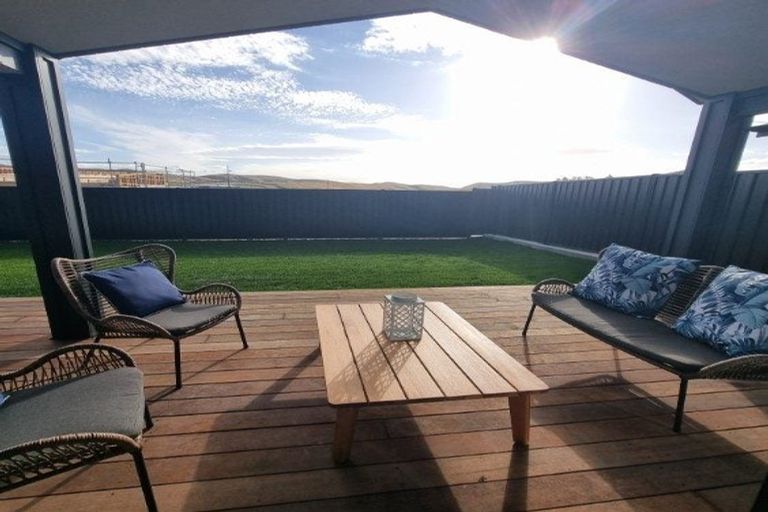 Photo of property in 14 Annie Aranui Drive, Poraiti, 4182