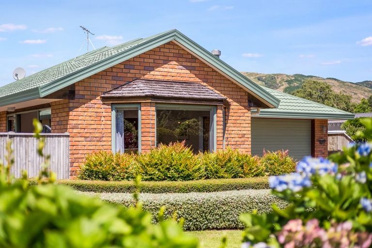 Photo of property in 6 Horopito Road, Waikanae, 5036