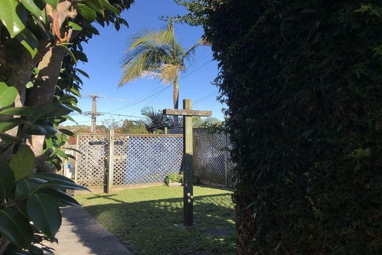 Photo of property in 3/32 Alamein Avenue, Belmont, Auckland, 0622