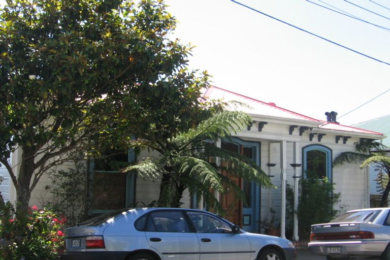 Photo of property in 18 Maarama Crescent, Aro Valley, Wellington, 6021