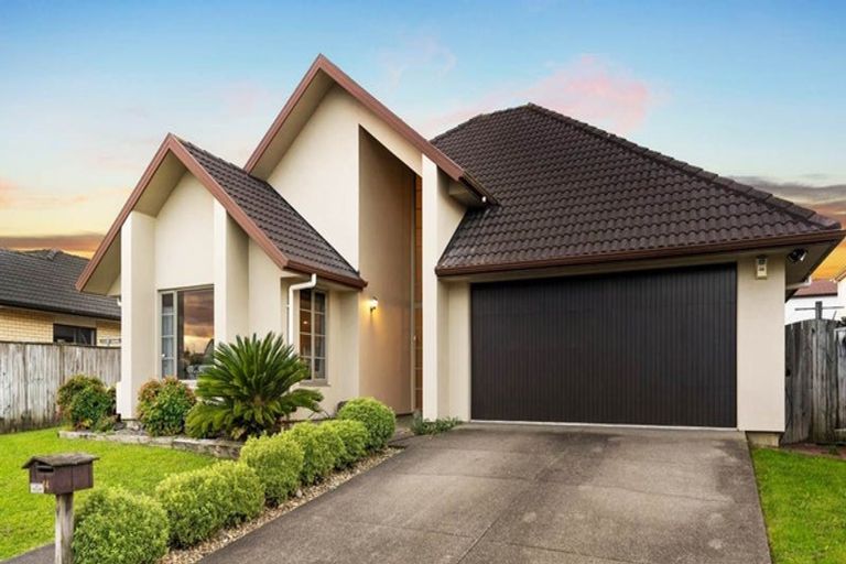 Photo of property in 14 Duntrune Road, Flat Bush, Auckland, 2016