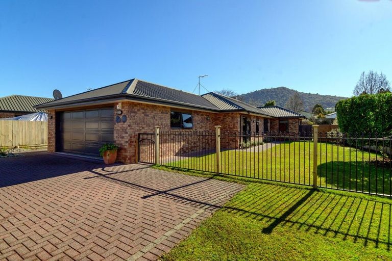 Photo of property in 10 Heaphy Place, Pukehangi, Rotorua, 3015
