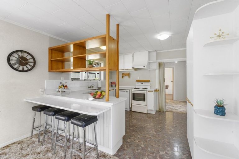 Photo of property in 24 Aberdeen Road, Campbells Bay, Auckland, 0620