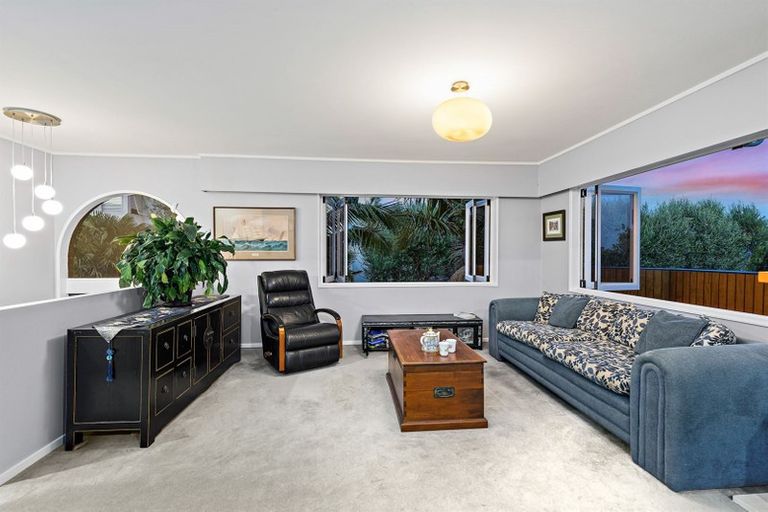Photo of property in 3/23 Beach Road, Castor Bay, Auckland, 0620