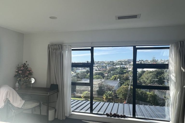 Photo of property in 26 Kiteroa Terrace, Rothesay Bay, Auckland, 0630