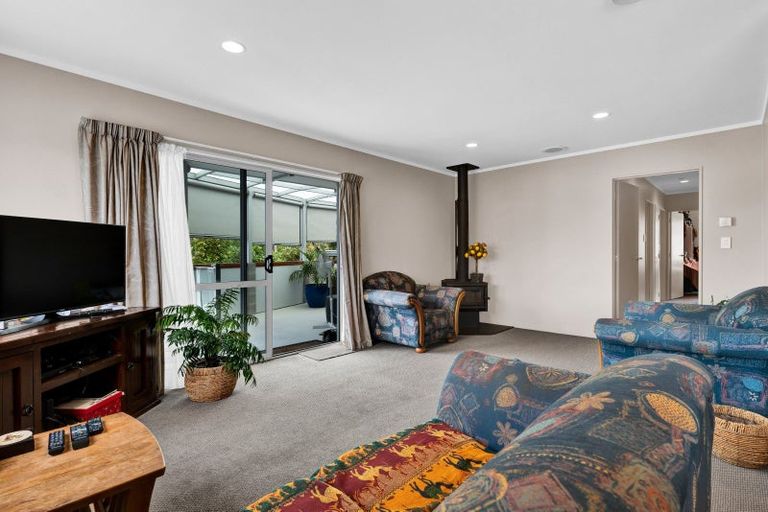 Photo of property in 11 Shaldon Crescent, Blagdon, New Plymouth, 4310