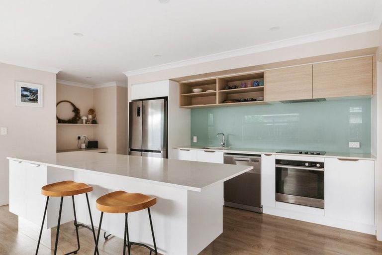 Photo of property in 6 Lakeside Terrace, Omokoroa, 3114