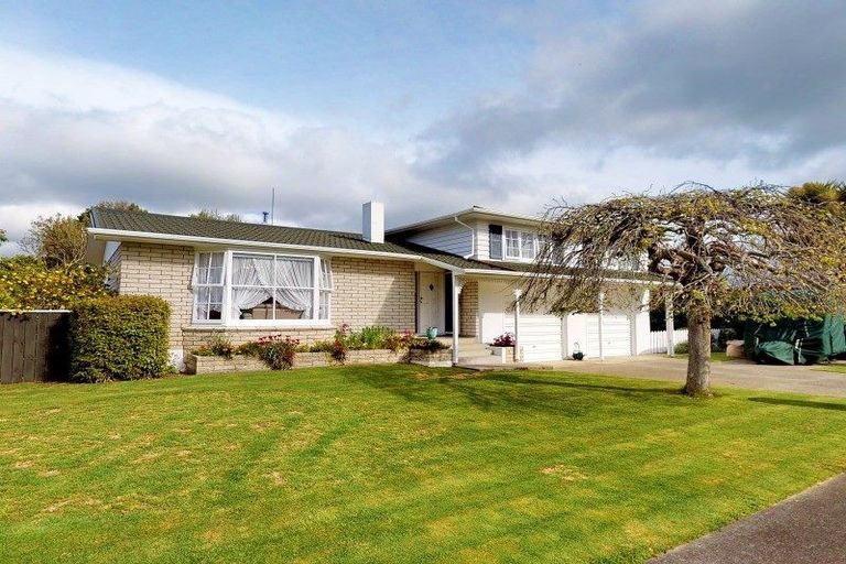 Photo of property in 1 Byrd Street, Levin, 5510