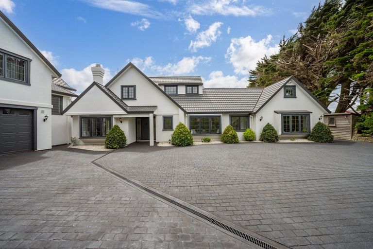 Photo of property in 29 Padnell Crescent, Paparangi, Wellington, 6037