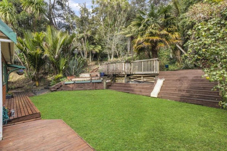 Photo of property in 74 Laingholm Drive, Laingholm, Auckland, 0604