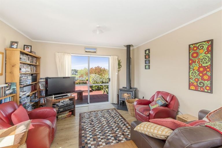 Photo of property in 3 Mavis Avenue, Waikawa Beach, Manakau, 5573