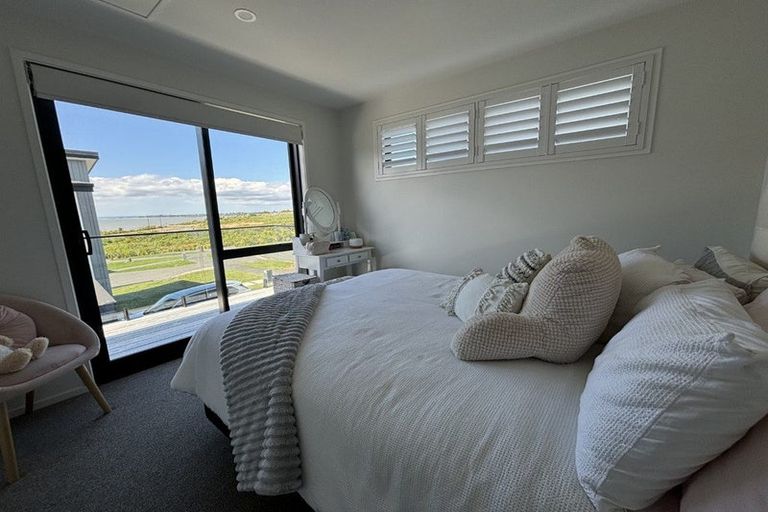 Photo of property in 16 Mutetai Road, Clarks Beach, 2122