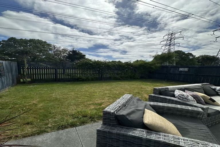 Photo of property in 20 Menin Gate Crescent, Broomfield, Christchurch, 8042