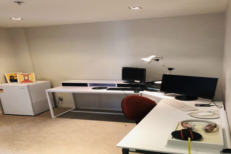 Photo of property in Piermont Apartments, 4i/82 Cable Street, Te Aro, Wellington, 6011