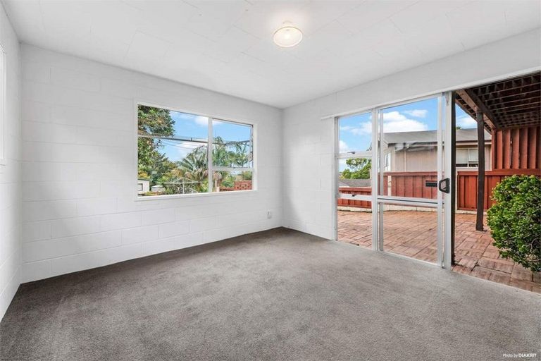 Photo of property in 43 Spence Road, Henderson, Auckland, 0612