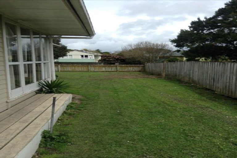 Photo of property in 23 Hamilton Drive, Waiuku, 2123