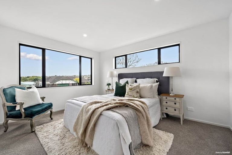 Photo of property in 20a Parramatta Place, Botany Downs, Auckland, 2010