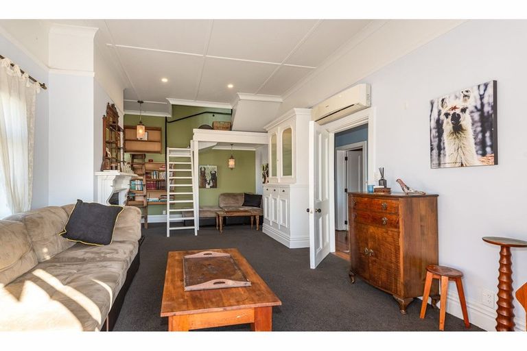 Photo of property in 32 Godley Quay, Lyttelton, 8082