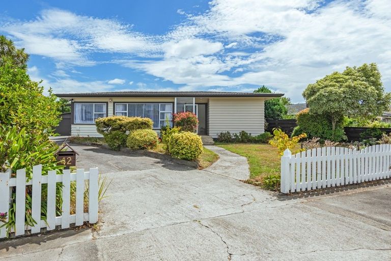 Photo of property in 42 Abraham Crescent, Milson, Palmerston North, 4414