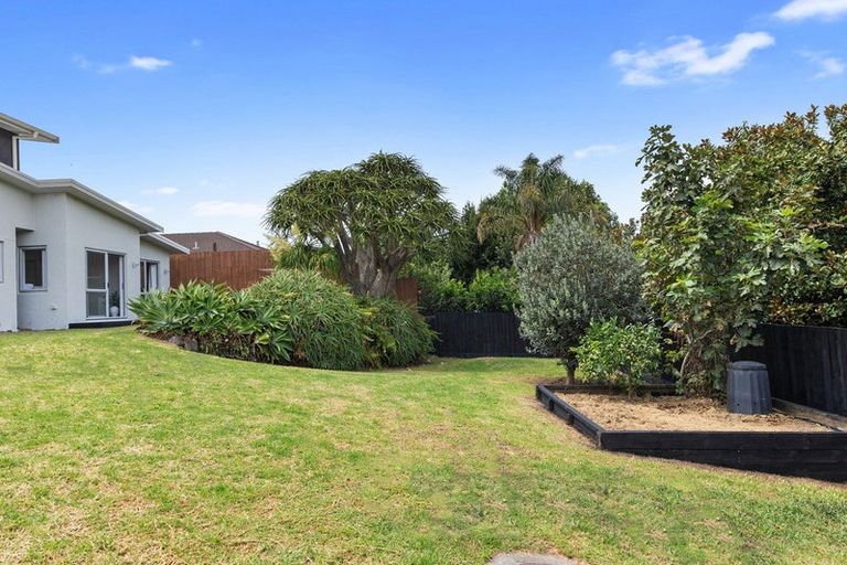 Photo of property in 13 Olive Close, Omokoroa, 3114