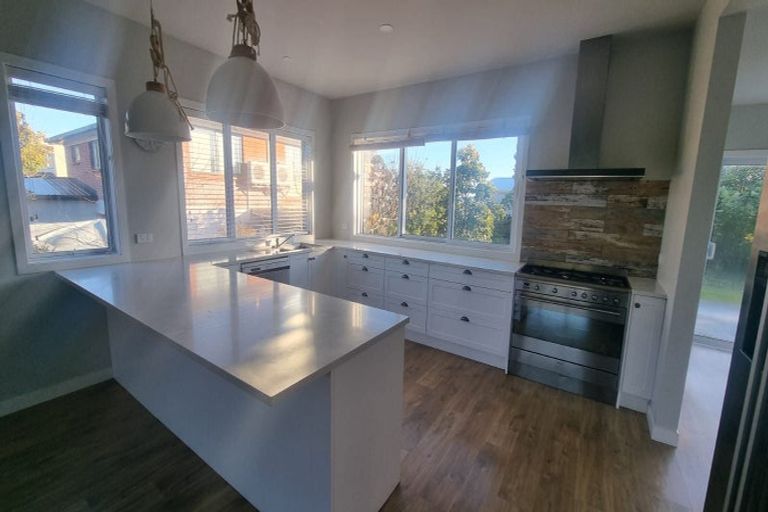 Photo of property in 9 Banks Road, Kawakawa Bay, Papakura, 2585