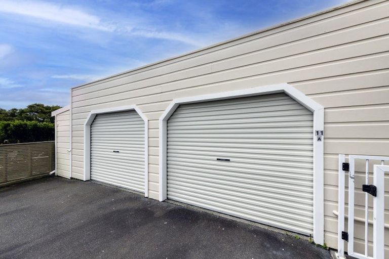 Photo of property in 11 Dart Crescent, Island Bay, Wellington, 6023