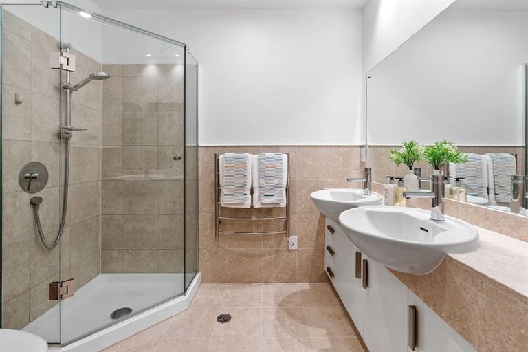 Photo of property in 4b/171 Hurstmere Road, Takapuna, Auckland, 0622