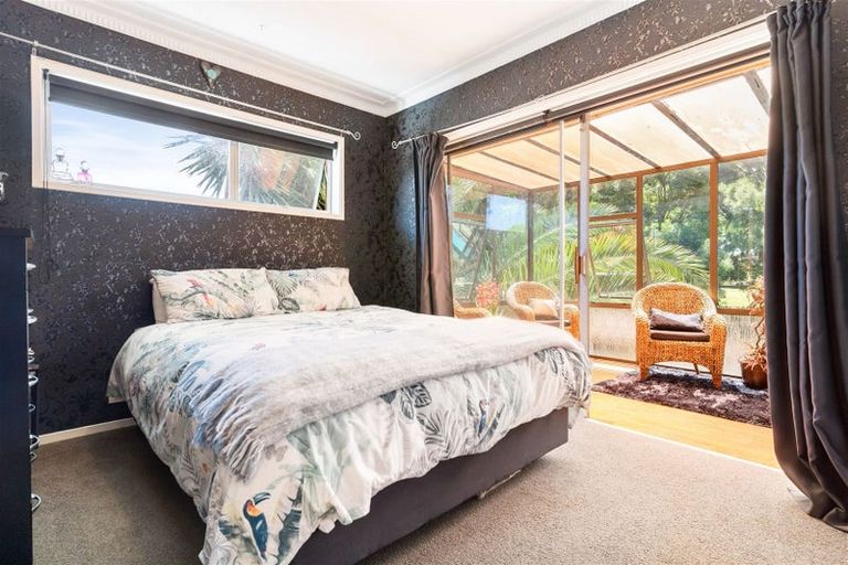 Photo of property in 36 Cascades Road, Pakuranga Heights, Auckland, 2010