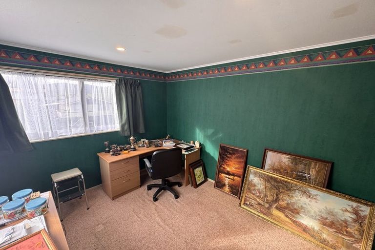 Photo of property in 21 Hartford Crescent, Totara Park, Upper Hutt, 5018