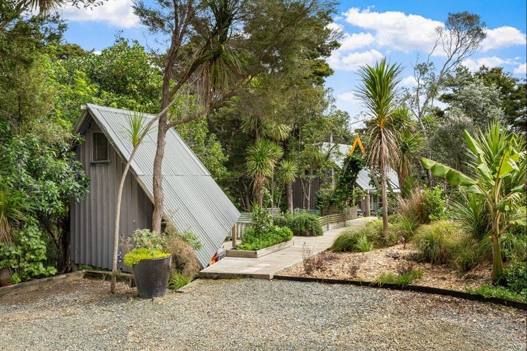 Photo of property in 38 Grand View Road, Leigh, 0985