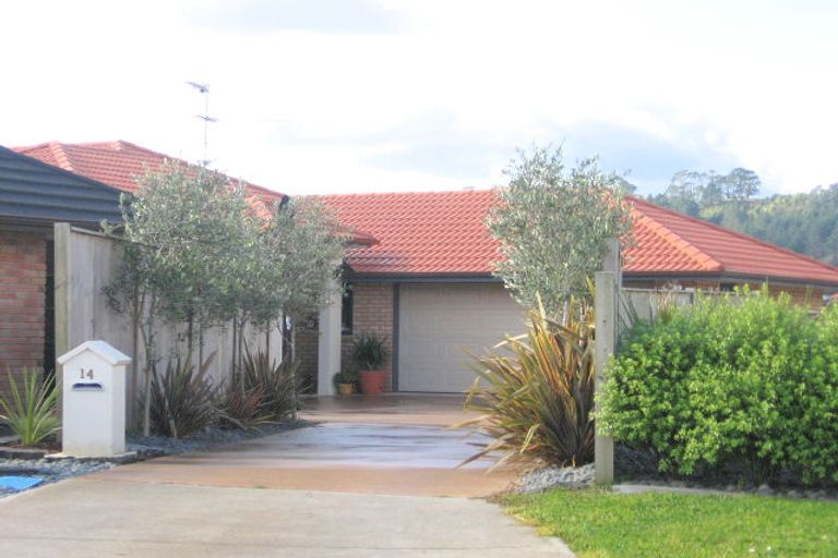 Photo of property in 14 Mordane Place, Flat Bush, Auckland, 2016