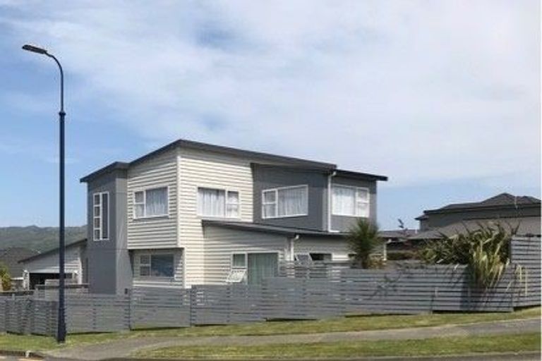 Photo of property in 2 Peel Lane, Aotea, Porirua, 5024