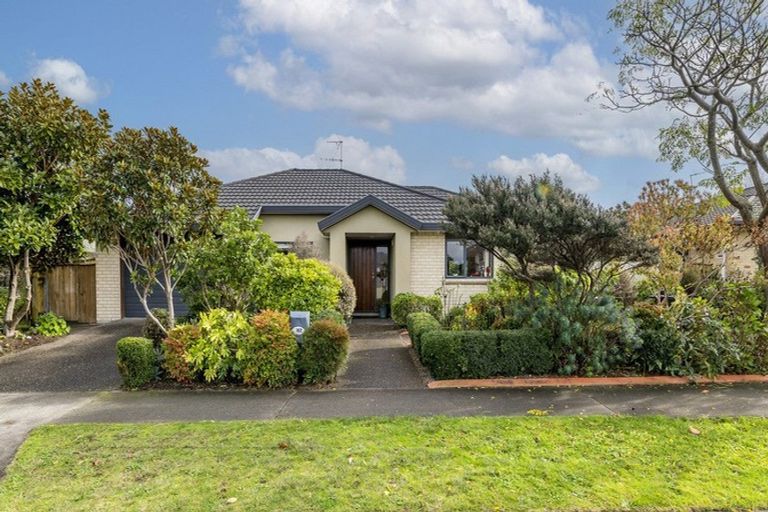 Photo of property in 162 Guildford Drive, Paraparaumu Beach, Paraparaumu, 5032