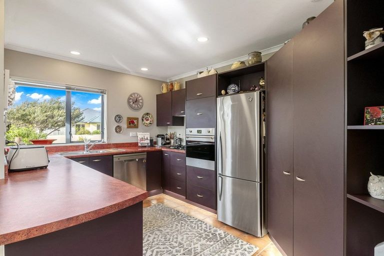 Photo of property in 162 Guildford Drive, Paraparaumu Beach, Paraparaumu, 5032