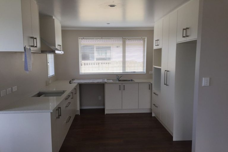 Photo of property in 68a Kelman Road, Kelston, Auckland, 0602