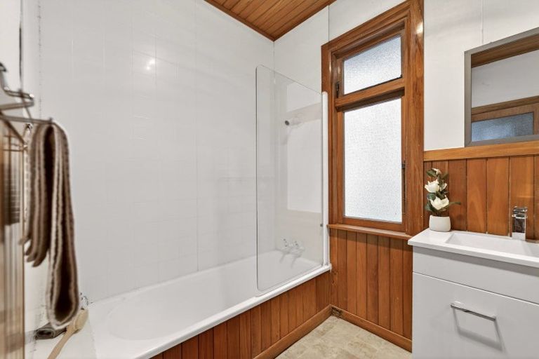 Photo of property in 48 Manapouri Crescent, Hokowhitu, Palmerston North, 4410