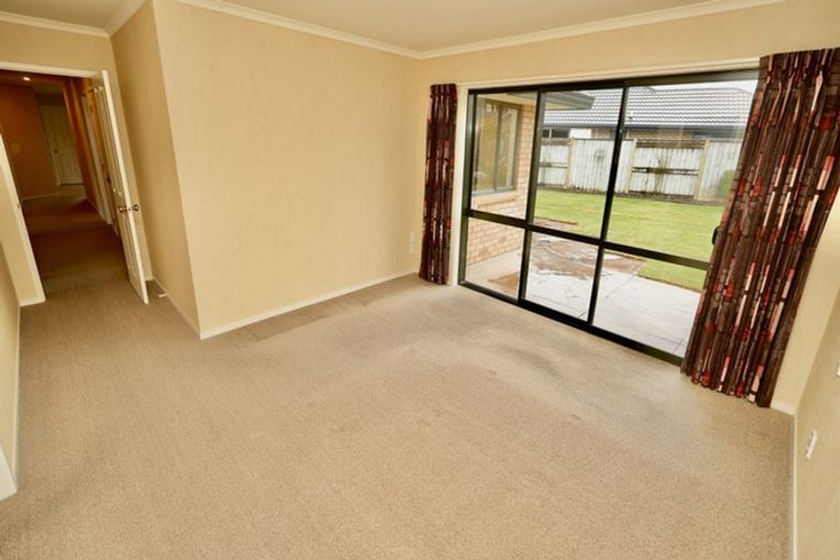 Photo of property in 24 Johnstone Drive, Fitzherbert, Palmerston North, 4410